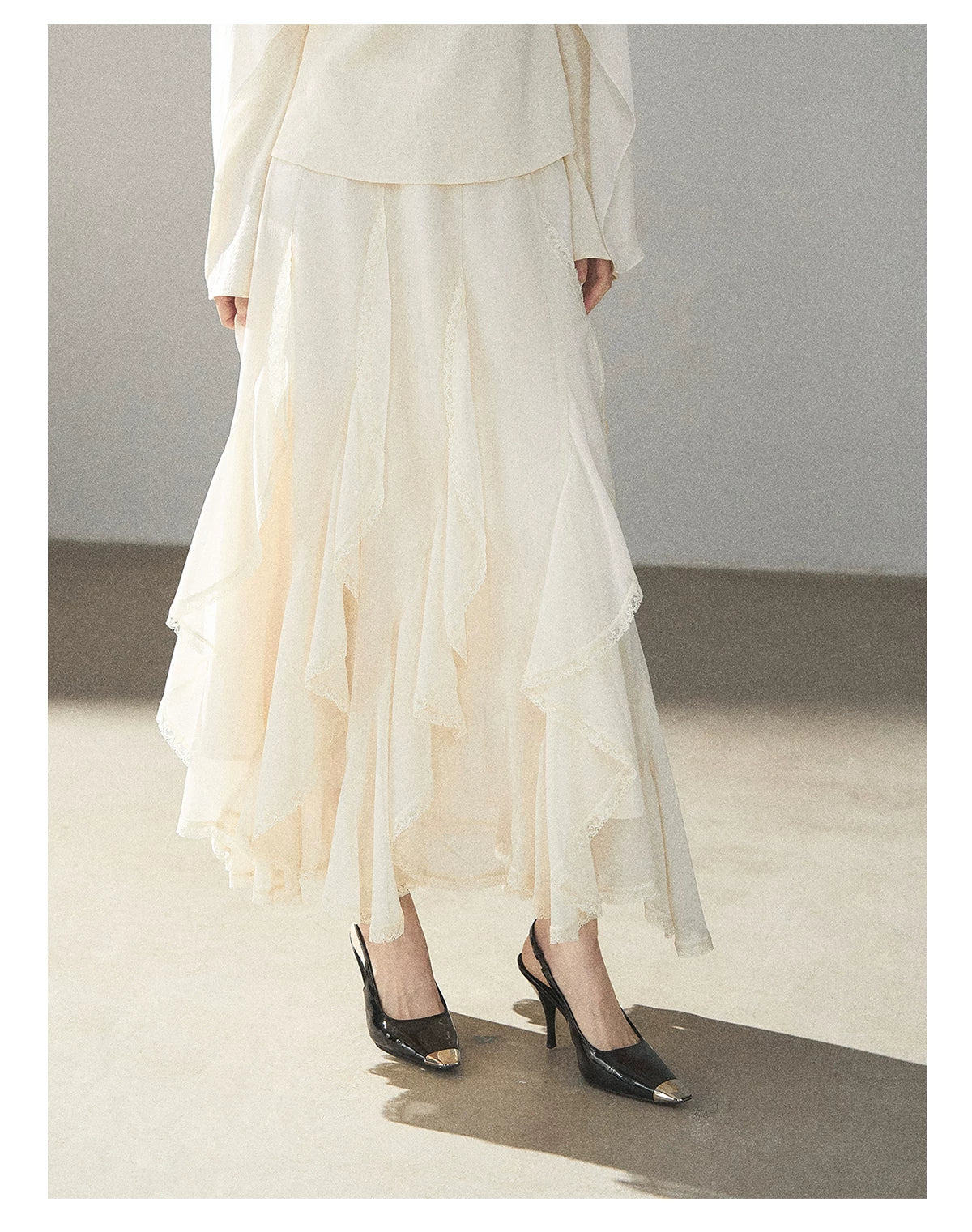AOMALM - Layered Chiffon Shawl Top with Floral Detail