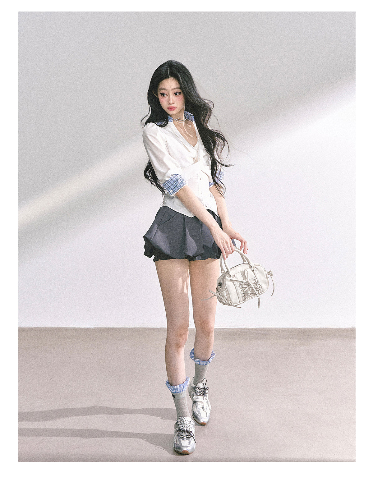 少也眼 "Siren Trainee" French-Inspired V-Neck Summer Blouse