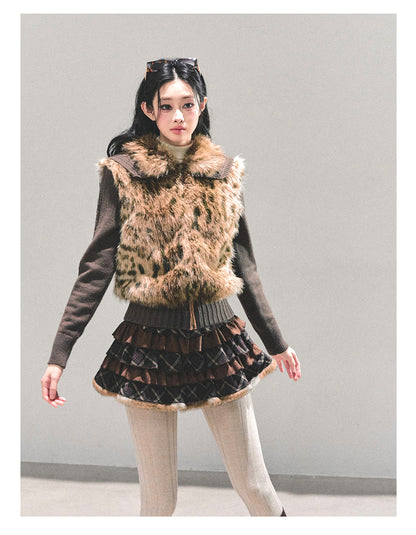 少也眼 “She Walks Through the Wild” Khaki Faux Fur–Panel Jacket 7474151