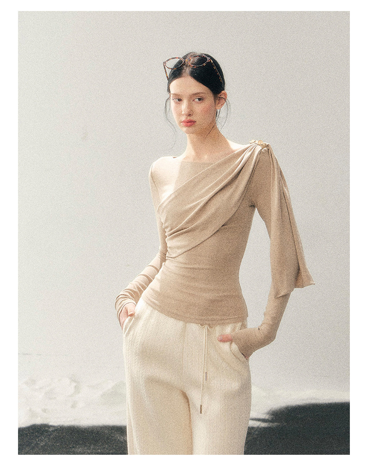 少也眼 “She Is Lighter Than the Wind” Streamer-Neck Top - Oatmeal