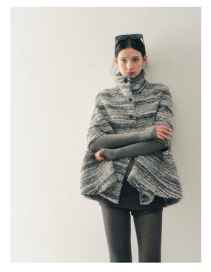 少也眼 "Soft-Focus Warmth" Tweed Cape Coat - Silver Grey
