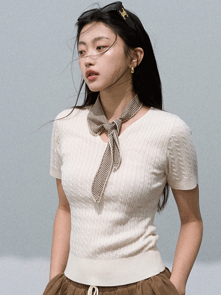 OAKMOO - "Soft Daisy Farm" V-Neck Wool Knit Top – Removable Scarf 25Q322