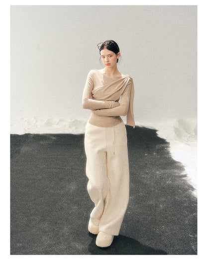 少也眼 “She Is Lighter Than the Wind” Streamer-Neck Top - Oatmeal