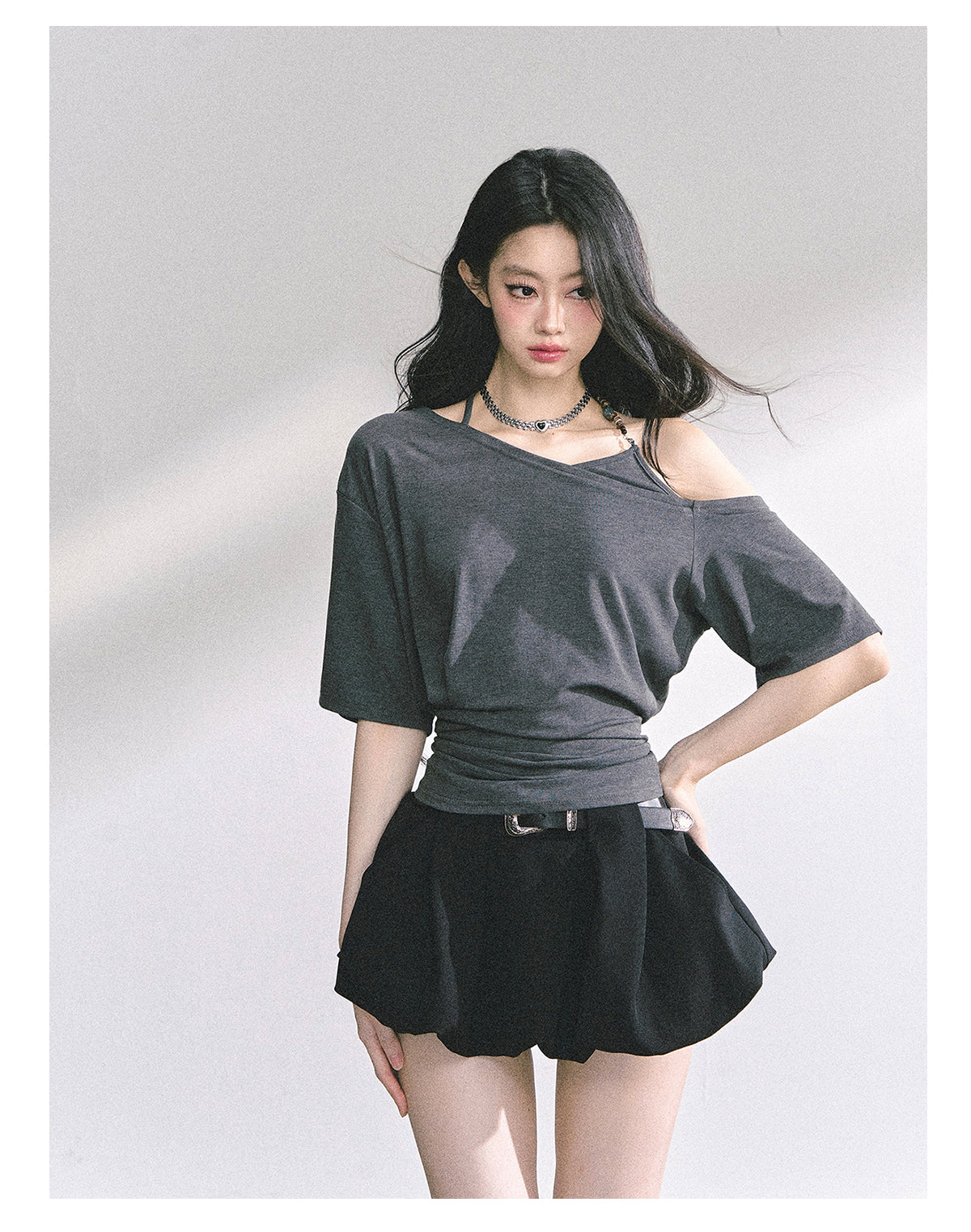 少也眼 “Smart Relax” Asymmetric Halter Short Tee - Gray