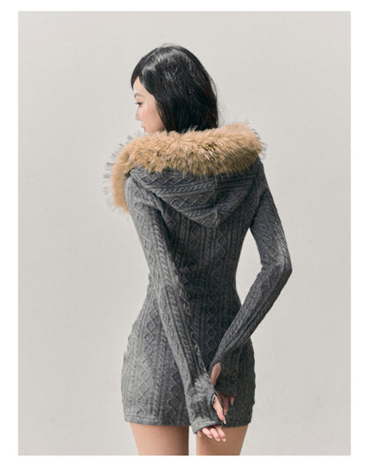 少也眼 “She Arrives Like Duskfall” Rib-Knit Bodycon Dress with Detachable Fur Collar 68485
