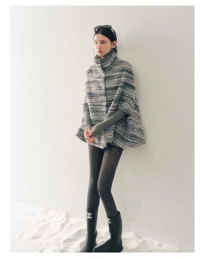 少也眼 "Soft-Focus Warmth" Tweed Cape Coat - Silver Grey