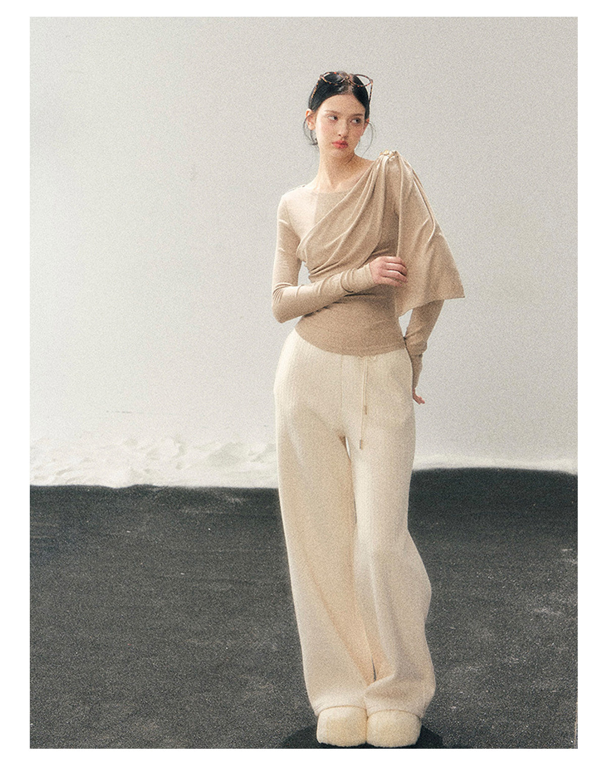 少也眼 “She Is Lighter Than the Wind” Streamer-Neck Top - Oatmeal