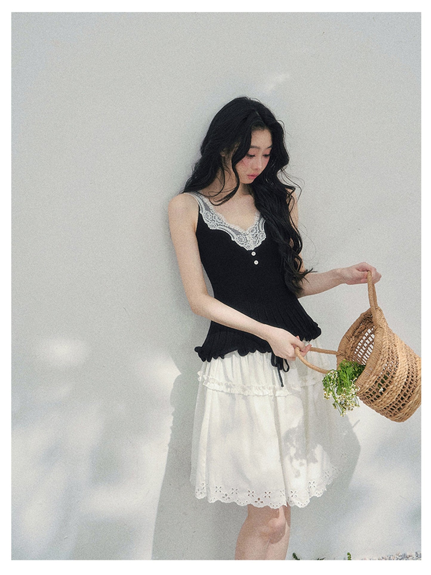 少也眼 “Lace in Between” French Knit V-Neck Two-Piece Set 55447