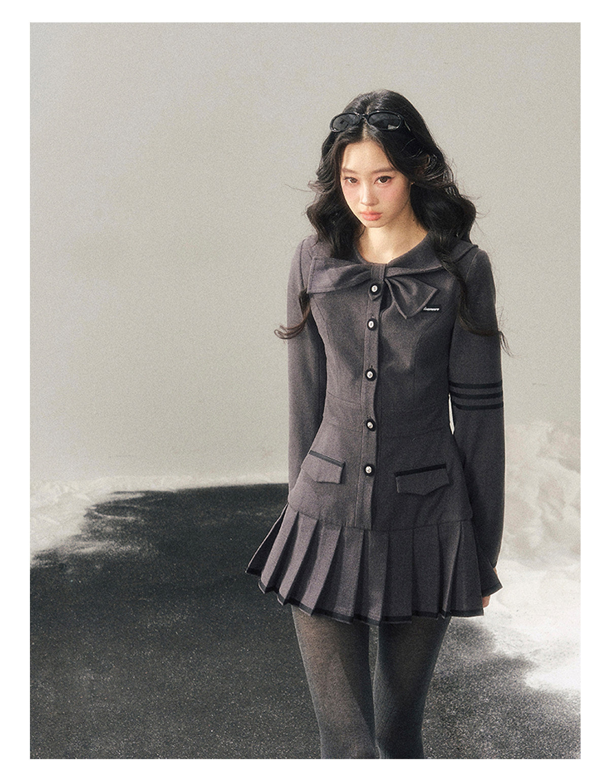 少也眼 “Delicia” Gray Preppy Bow Pleated Dress