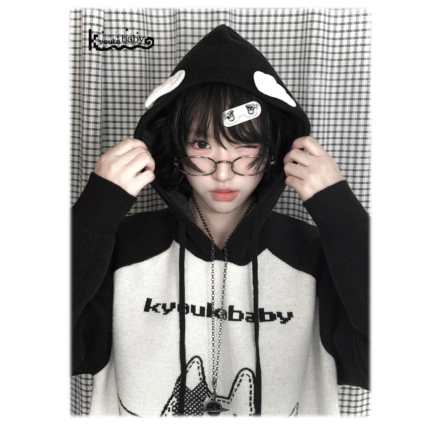 Angel Wing Details Printed Oversized Knit Hoodie & Shorts Set