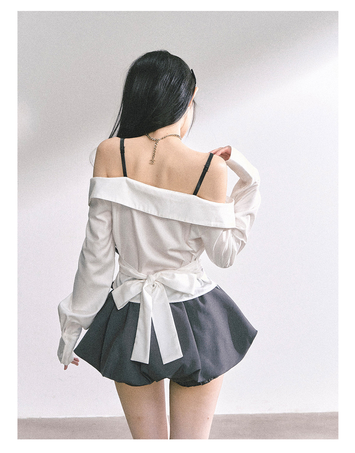 少也眼 "London Reveries" Off-Shoulder Plaid Sun-Proof Shirt - White