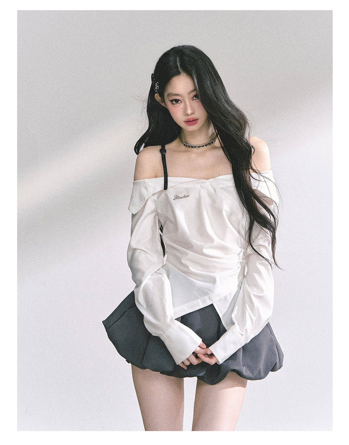 少也眼 "London Reveries" Off-Shoulder Plaid Sun-Proof Shirt - White