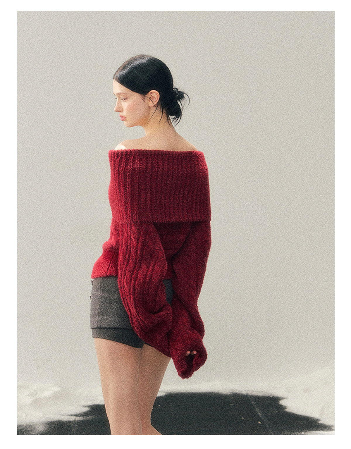 少也眼 "Crimson Glow on the Shoulders" Off-Shoulder Cable Knit Cropped Sweater