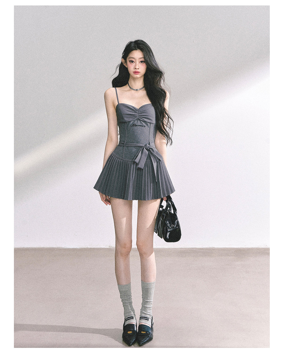 少也眼 “Model Girl Idol” Puff Mini Dress