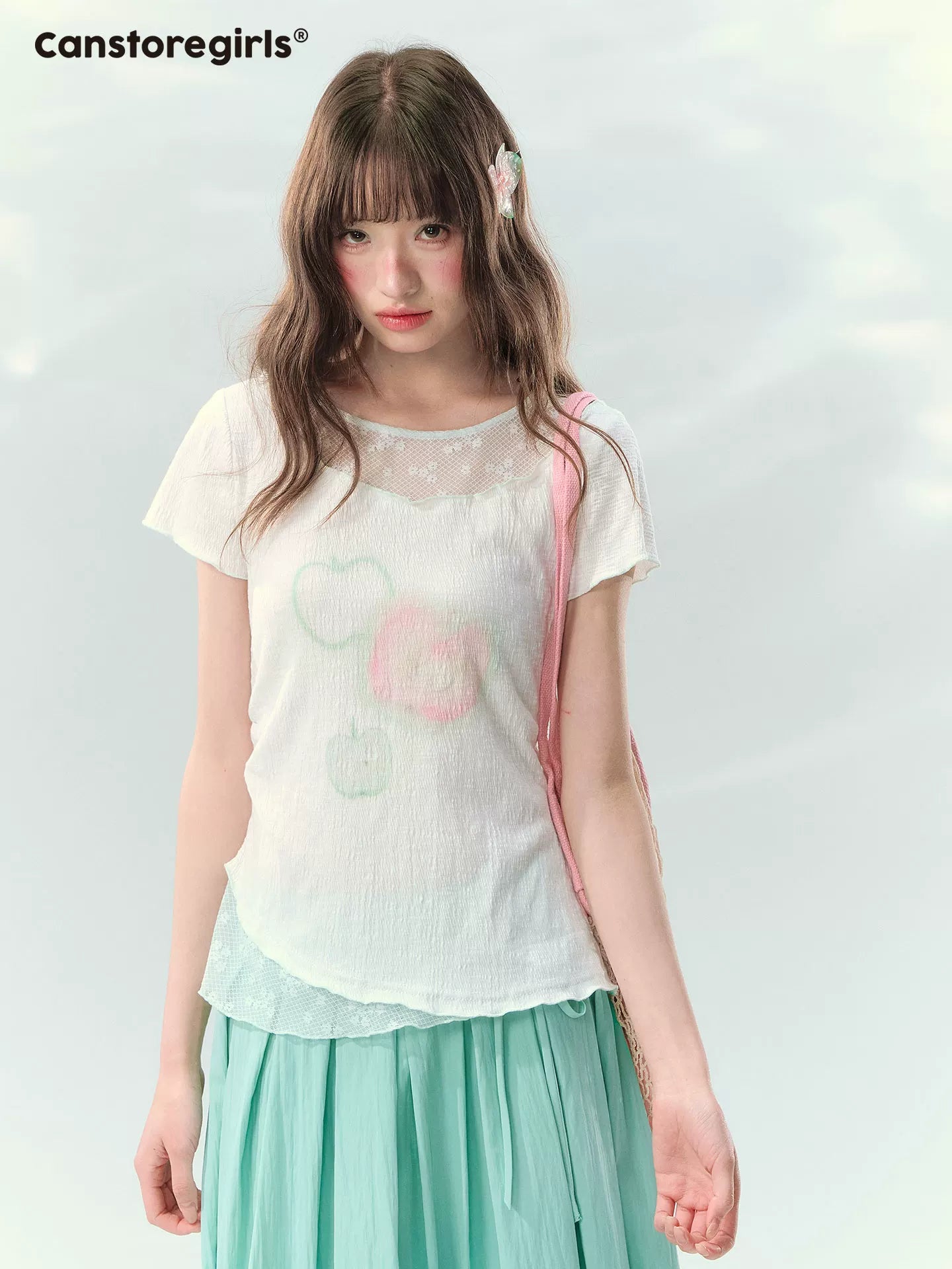 “Apple Mist Daydream” White Apple Print Ruched Tee