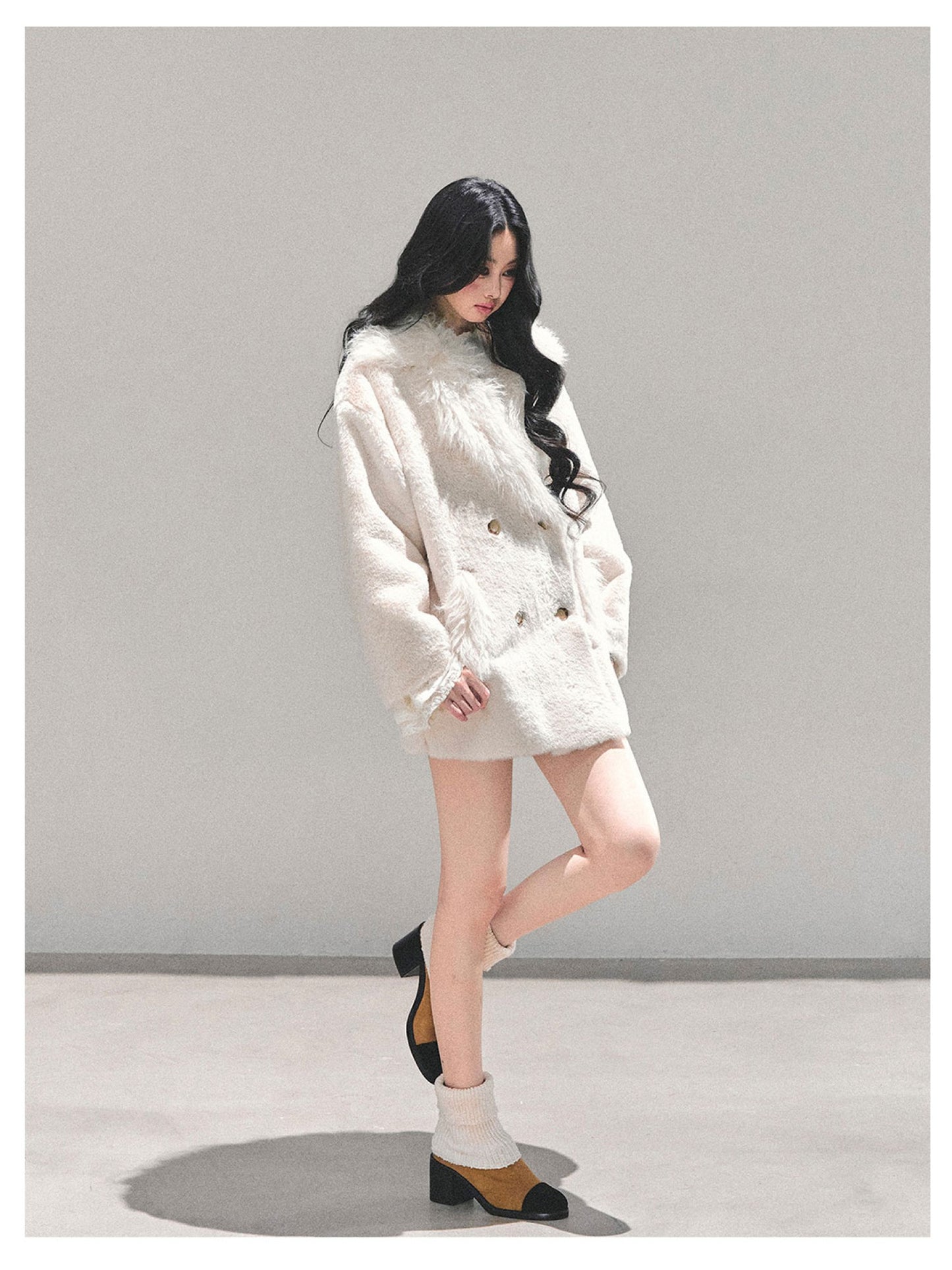 少也眼 "She Walks Into the Void" Cream White Plush Winter Jacket