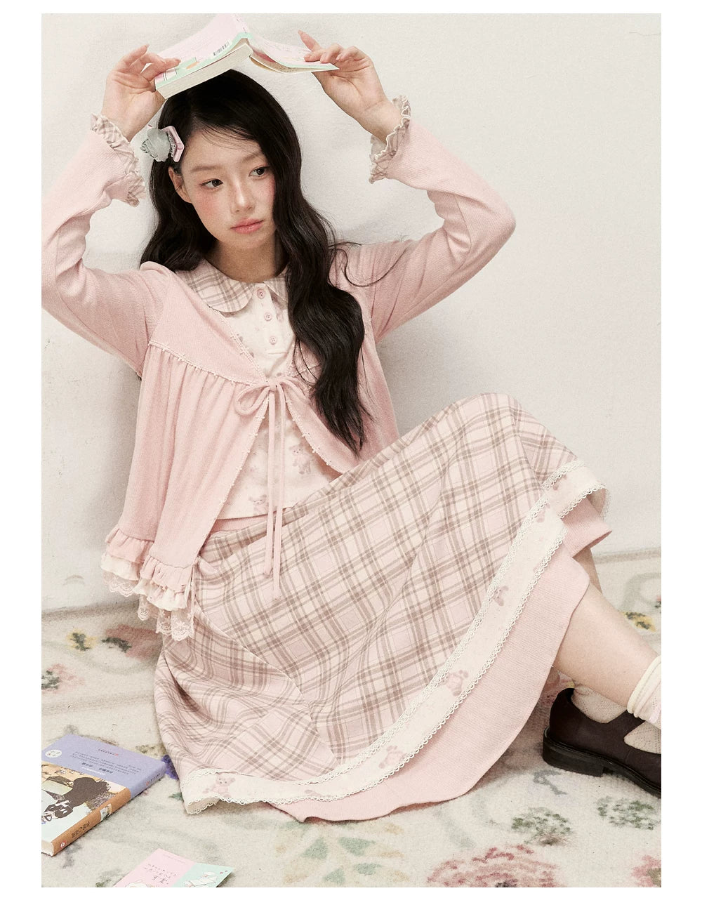 [RF] Vintage-Inspired Gingham Check Two-Piece Set with V-Neck Top and Pleated Skirt