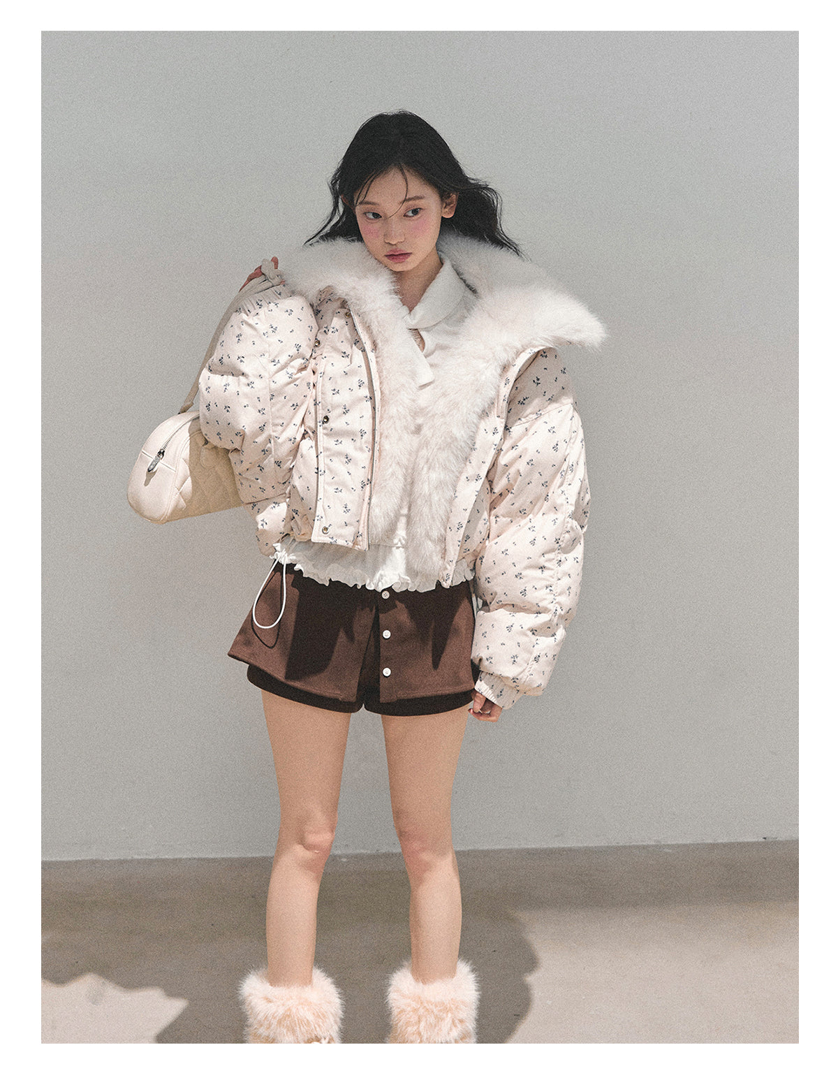 少也眼 Oatmeal Short Down Jacket with Detachable Faux-Fur Collar 784651