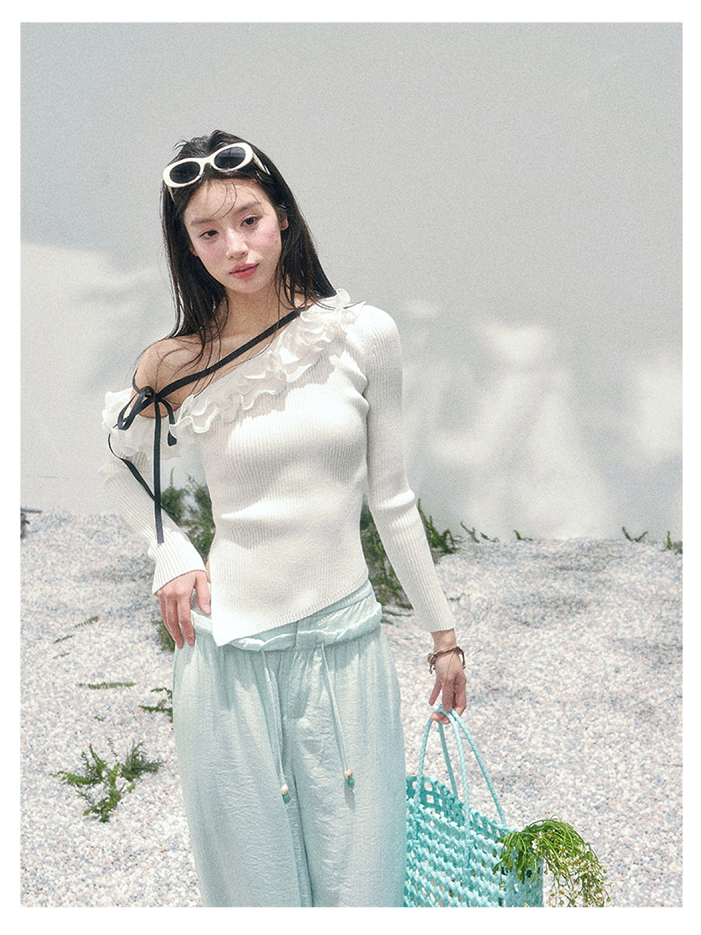 少也眼 “Hidden Softness” Apricot Asymmetric Lace-Trim Knit Cropped Top 855635