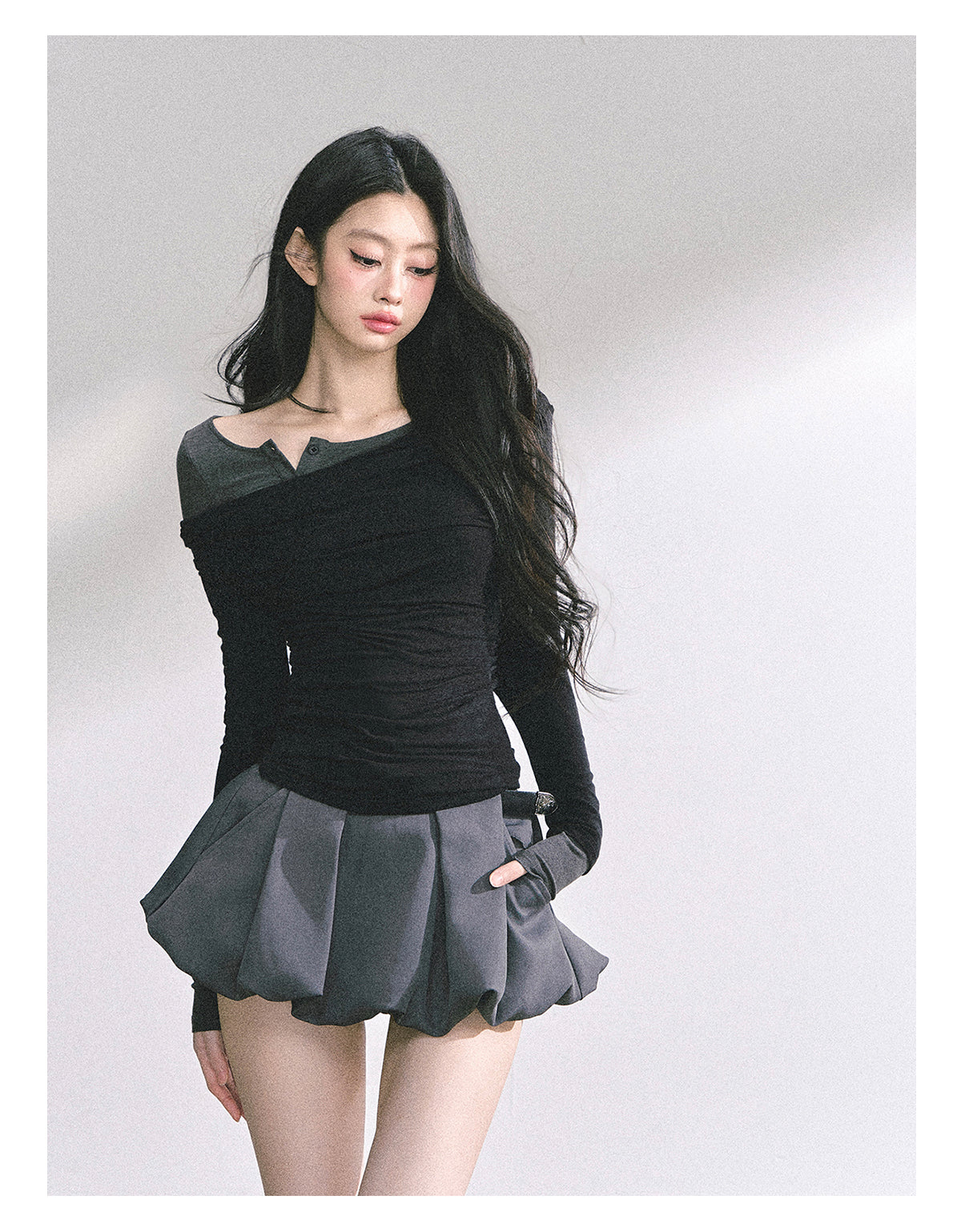 少也眼 "Seoul Toccata" Layered Off-Shoulder Long Sleeve Tee - Black-Gray 2536486