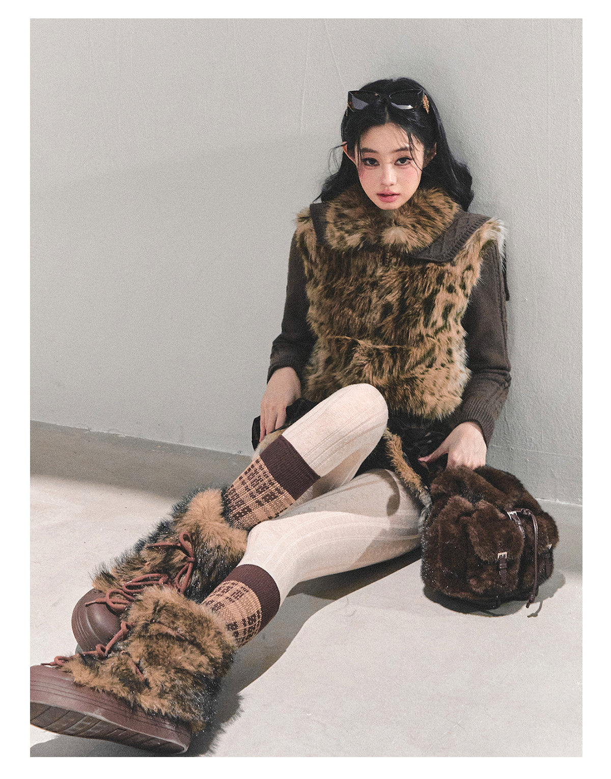少也眼 “She Walks Through the Wild” Khaki Faux Fur–Panel Jacket 7474151