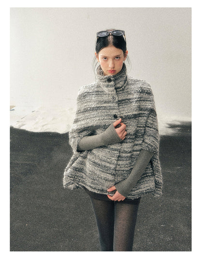少也眼 "Soft-Focus Warmth" Tweed Cape Coat - Silver Grey