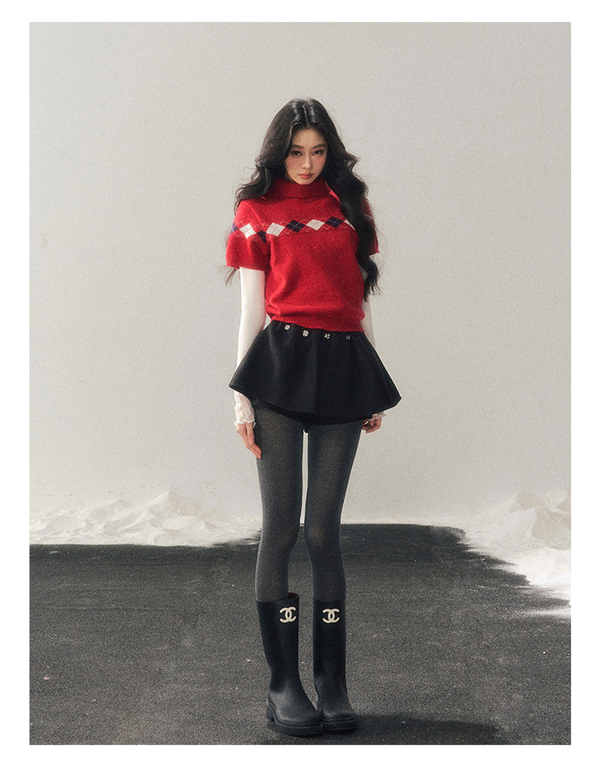 少也眼 “Snow-Wrapped Christmas Letter” Mock Neck Short-Sleeve Knit Top