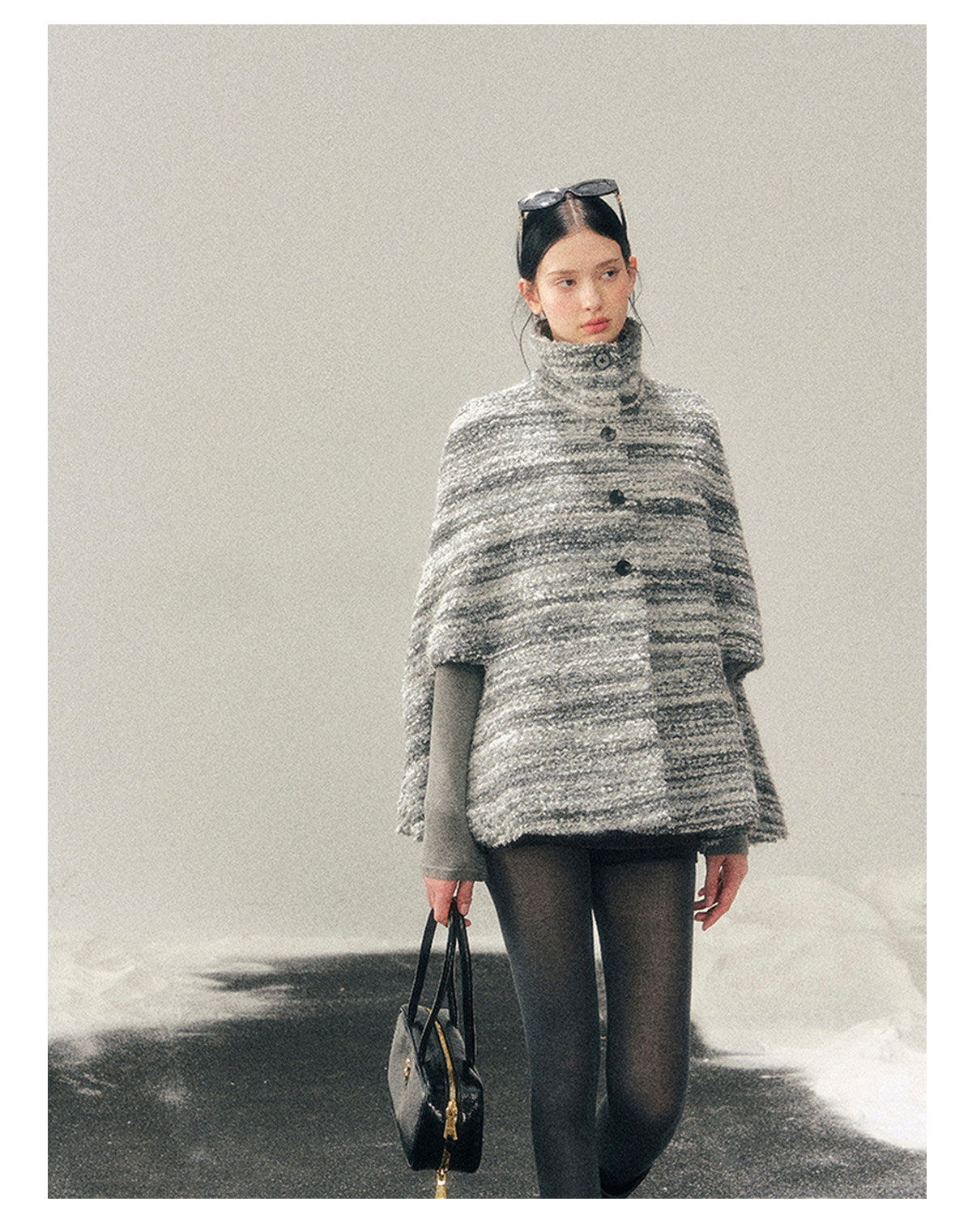 少也眼 "Soft-Focus Warmth" Tweed Cape Coat - Silver Grey