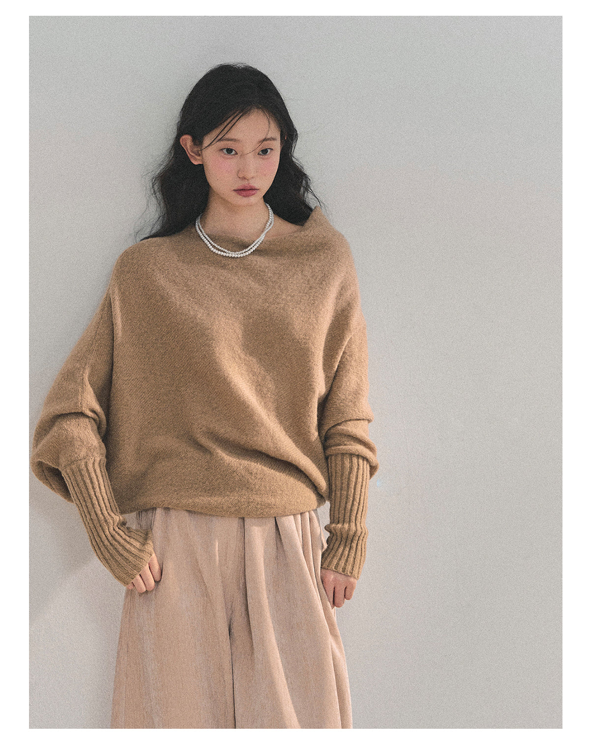少也眼 “Soft Minimalism” Off-Shoulder Versatile Knit Top - Milk Tea Beige 6416515