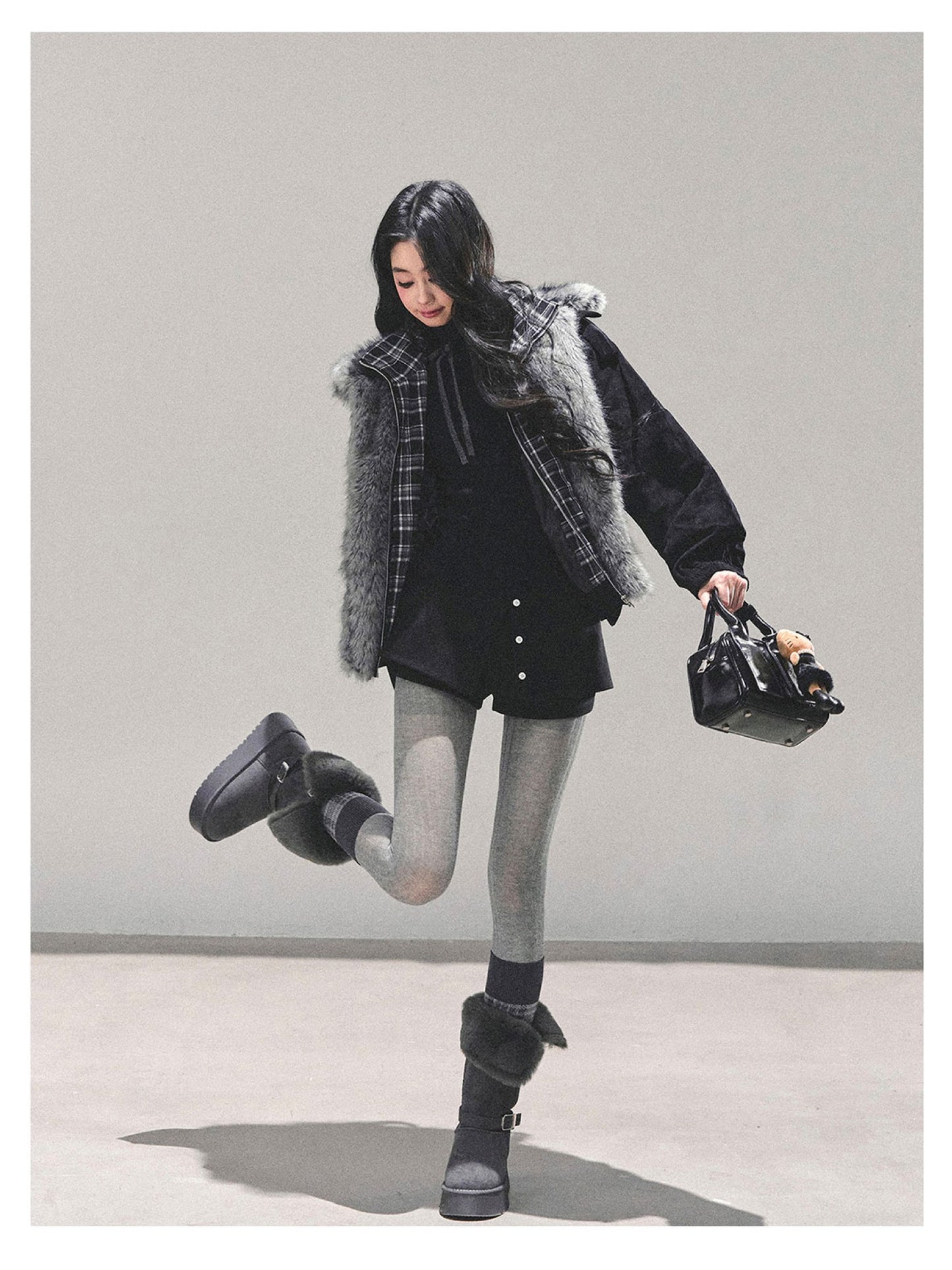 少也眼 "Endless Freedom" Detachable Faux Fur Layered Black Jacket