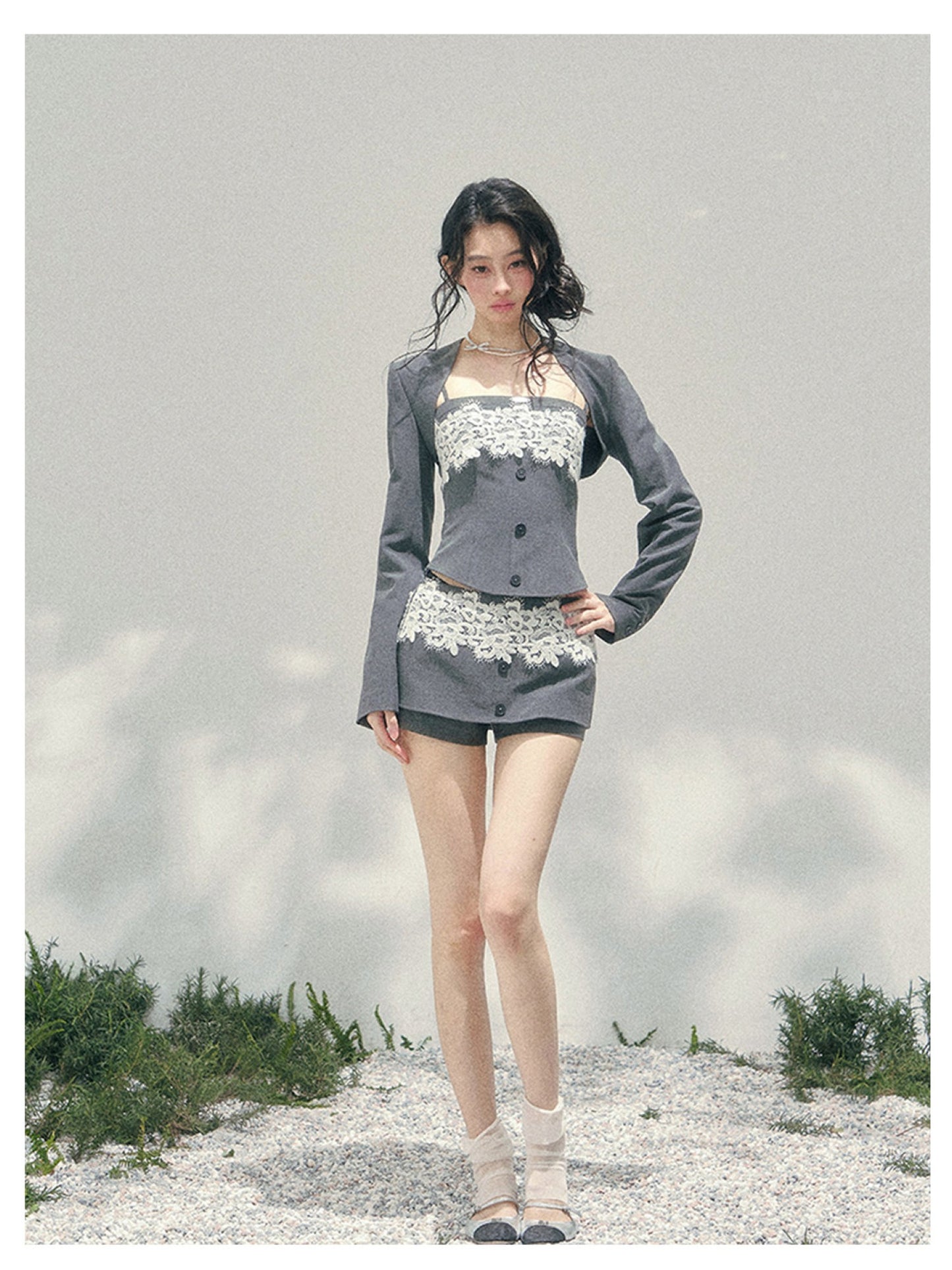 少也眼 “Lace Undercurrent” Gray Three-Piece Lace Set 62626