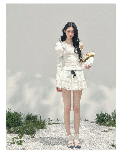 少也眼 "Morning Mist Shoulder" Bow Off-Shoulder T-Shirt in Cloud White 52742574