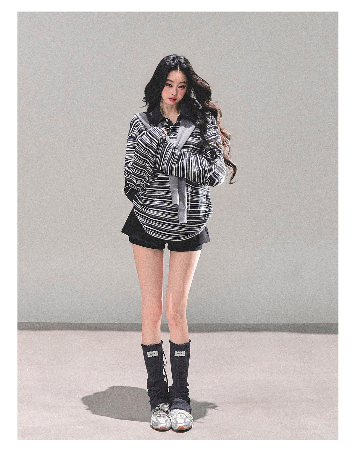 少也眼 "Unfinished Poem" Striped Polo Long Sleeve - Charcoal Gray 543682