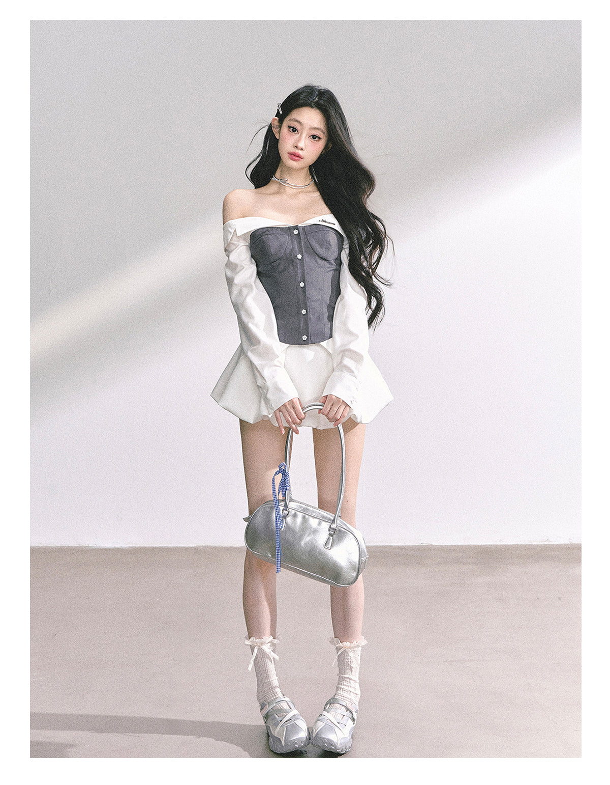 少也眼 "London Crush" Off-Shoulder Dual-Layer Long-Sleeve Spicy Girl Tee - Gray White