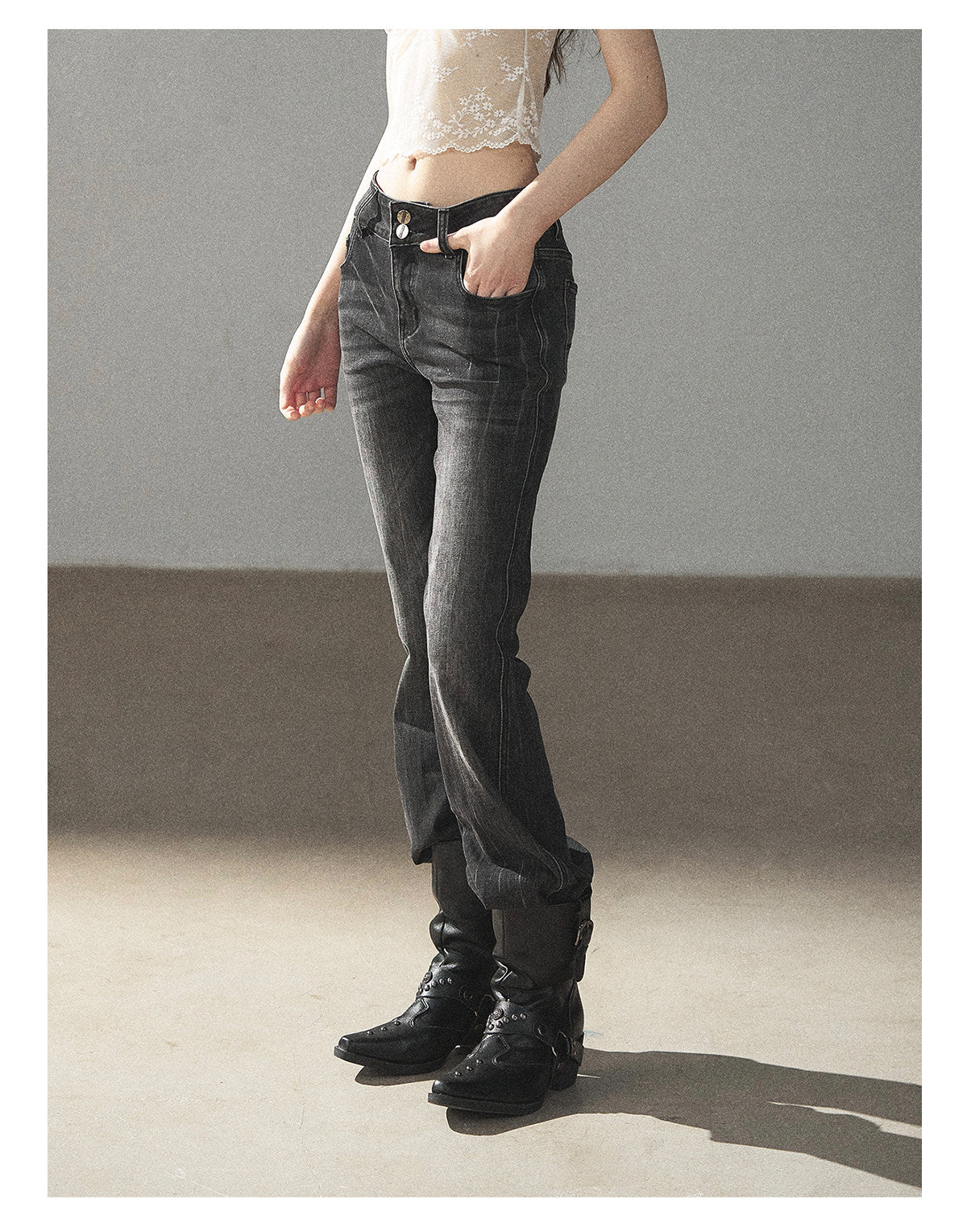 170726 "Her Quiet Shore" Rock Black Mid-Rise Flared Jeans