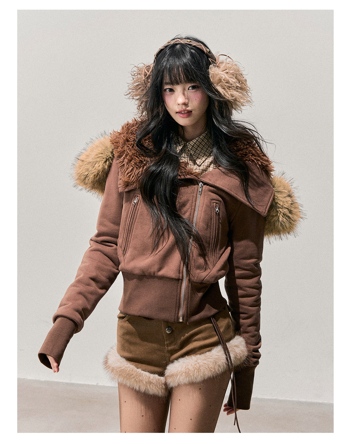 少也眼 "Warm Wilderness" Faux Fur Hooded Knit Jacket