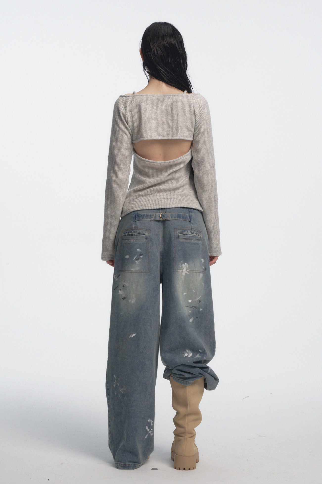 Muirgen - Gray Cut-Out Shoulder V-Neck Knit Top
