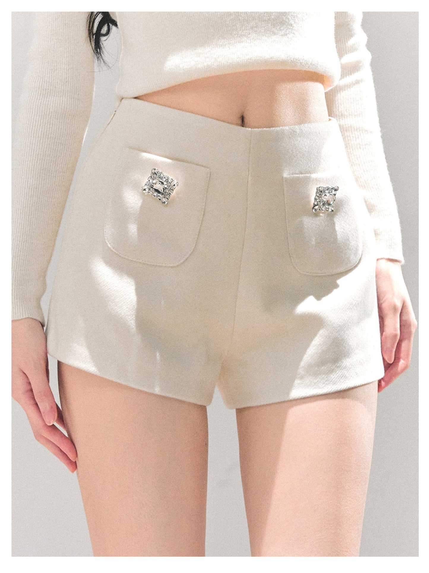 少也眼 “Through Her Dreamscape" Beige Shorts