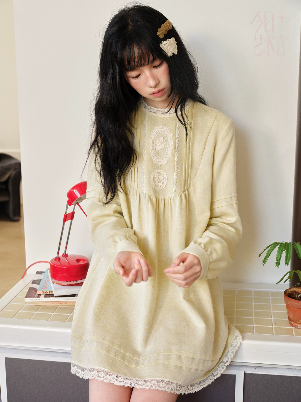 DAILY ARTIST - “Pale Twilight Sequence” Vintage Lace Appliqué Babydoll Dress (Light Brown / Pale Yellow)