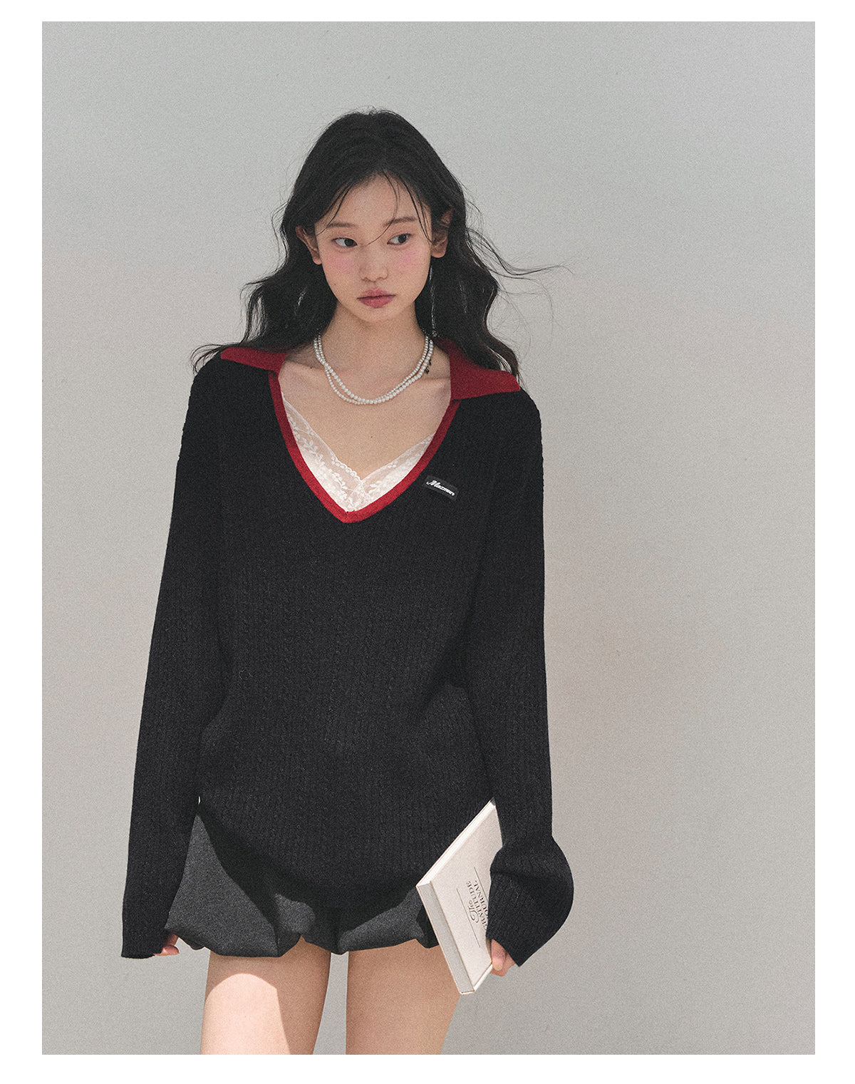 少也眼 “Before Nightfall Melts” Wool-Blend V-Neck Contrast Collar Sweater 6441568