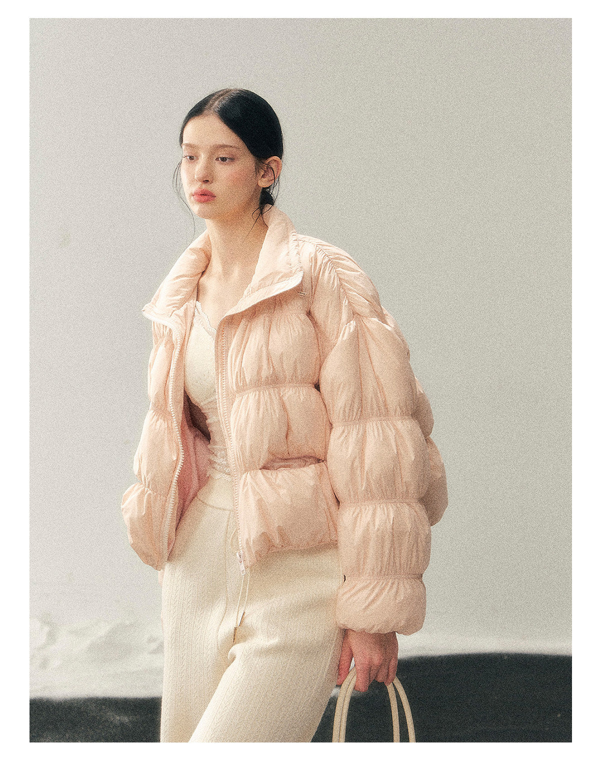 少也眼 “She Gazes at the Snow” White Duck Down Cropped Jacket - Lotus Root Pink