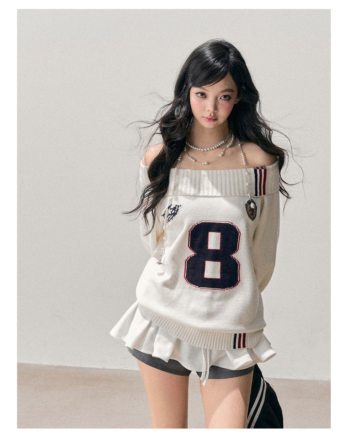少也眼 “Frost-White Wallcorners” Off-Shoulder Knit Sweater