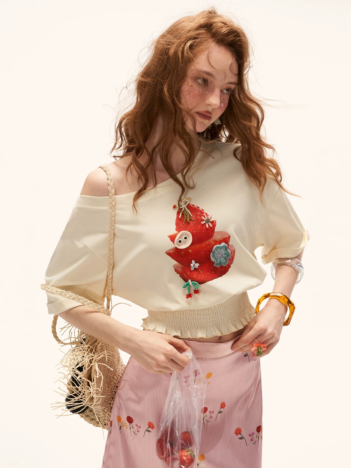 "Strawberry Tart Muse" Off-Shoulder Cropped T-shirt WE939