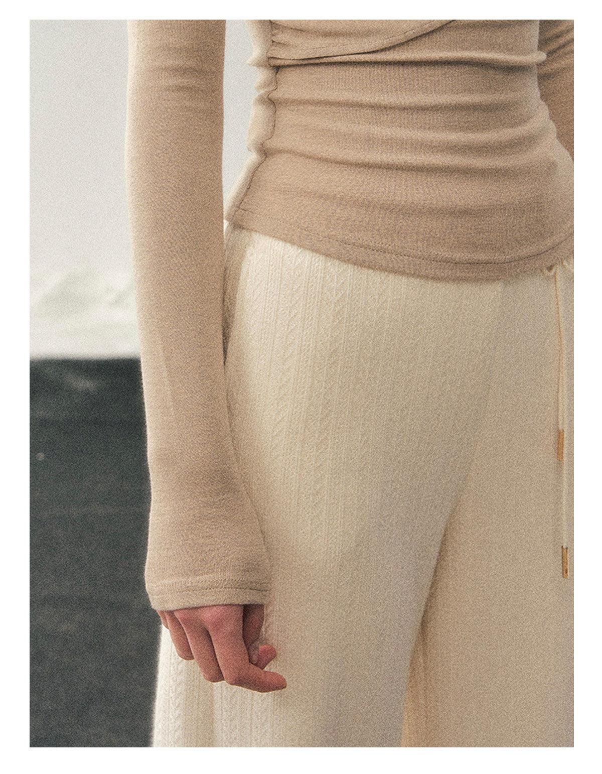 少也眼 “She Is Lighter Than the Wind” Streamer-Neck Top - Oatmeal