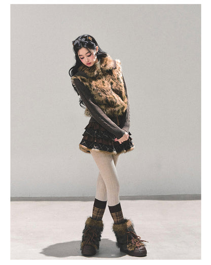 少也眼 “She Walks Through the Wild” Khaki Faux Fur–Panel Jacket 7474151
