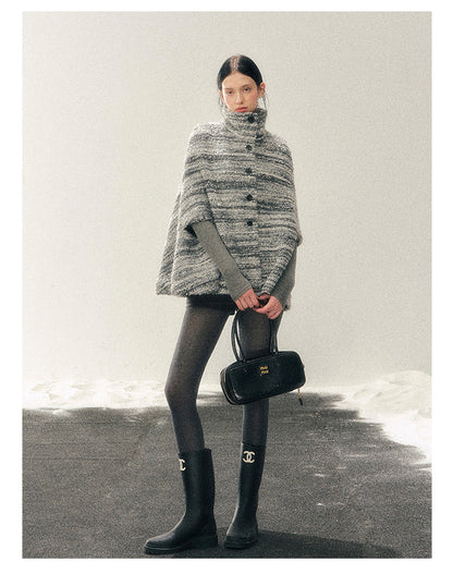 少也眼 "Soft-Focus Warmth" Tweed Cape Coat - Silver Grey