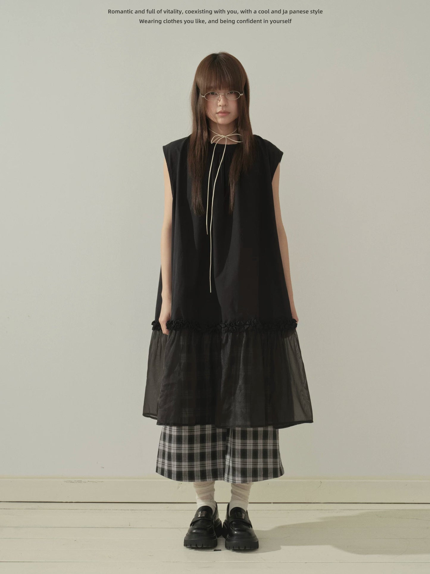 "Floating Veil" Mesh Panel Layering Maxi Dress (Black / White)