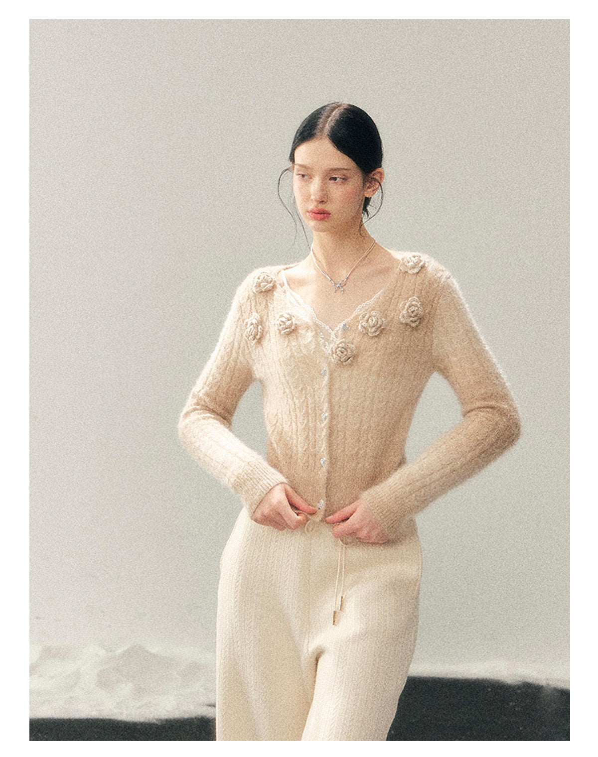 少也眼 “The Density of Lingering Warmth” French-Inspired Floral Knit Top
