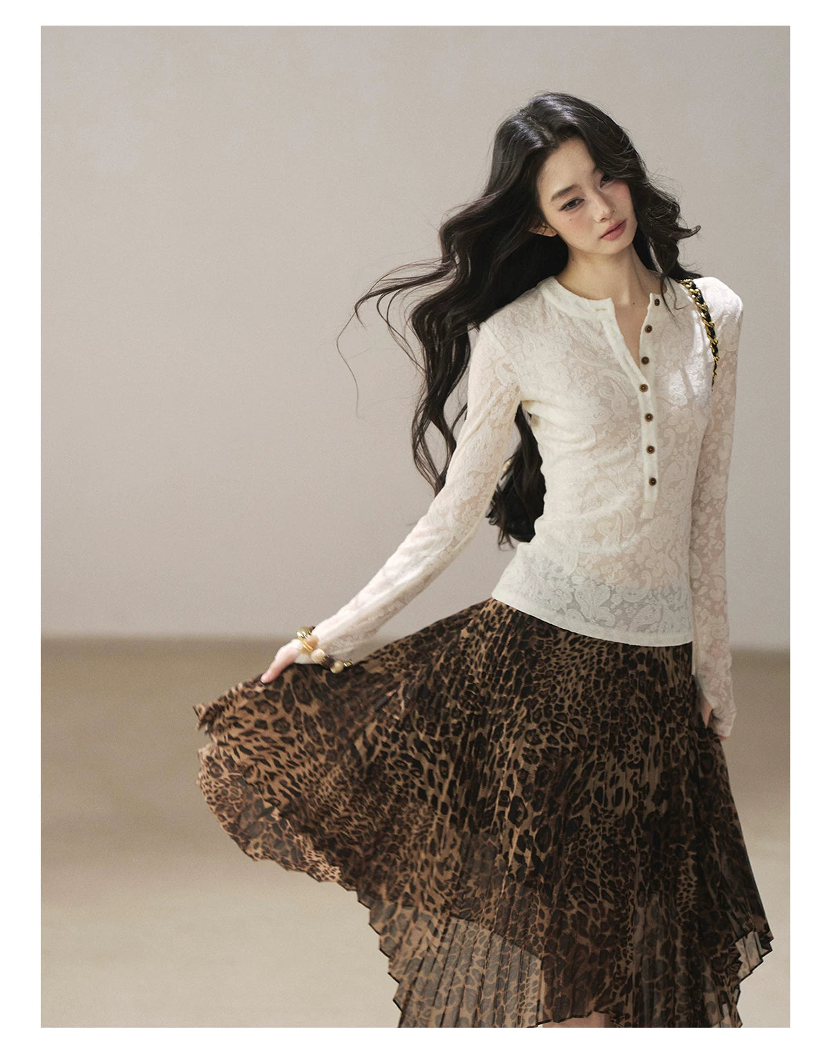 AOMALM - "Clear Lines" Long-Sleeve Finger-Hole Flared Sleeve Knit Top