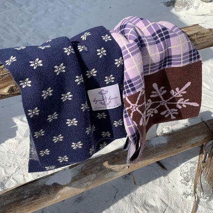 Japanese Lifestyle-Inspired Two-Tone Knit Snowflake Scarf